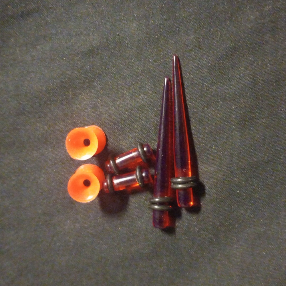 6G 4mm plug/acrylic tapper/silicone tunnels